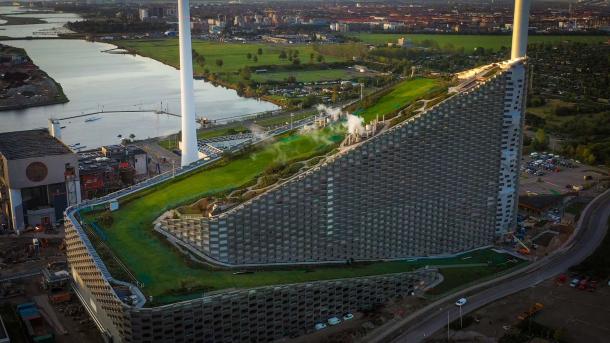 CopenHill is a modern masterpiece in Copenhagen, by local world-famous architect, Bjarke Ingels.